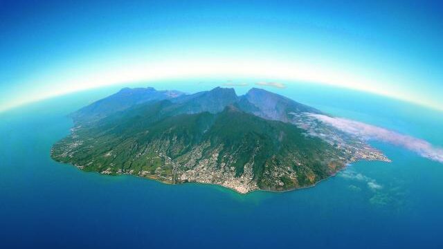 photo de l'île de la réunion vue de haut